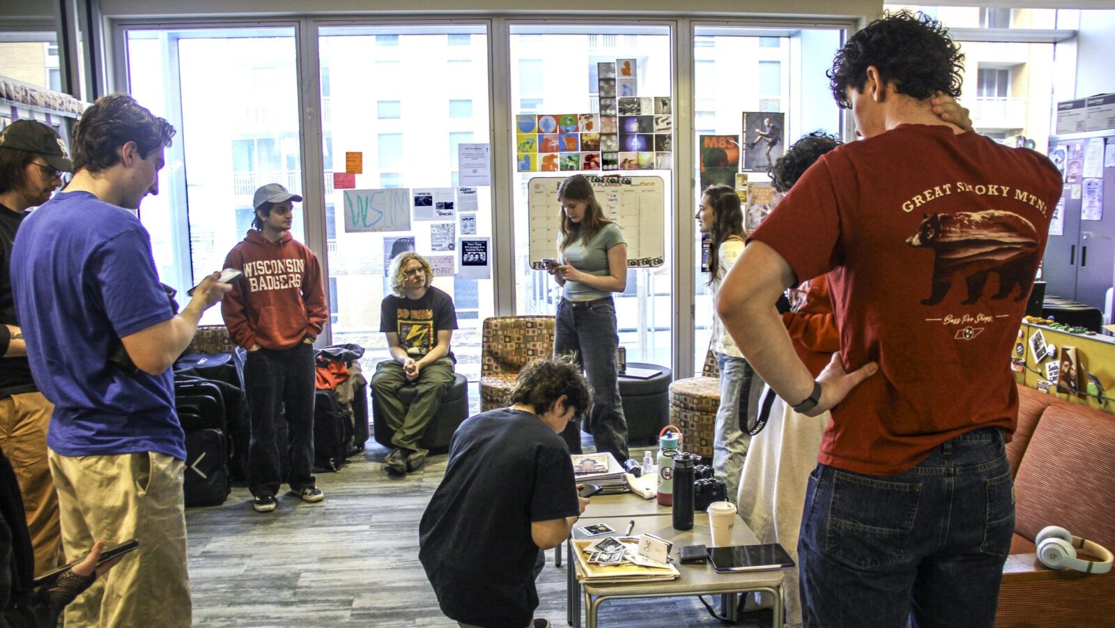 Student workers gather at UW–Madison campus radio station WSUM. (Photo by Ted Hyngstrom / Division of the Arts)