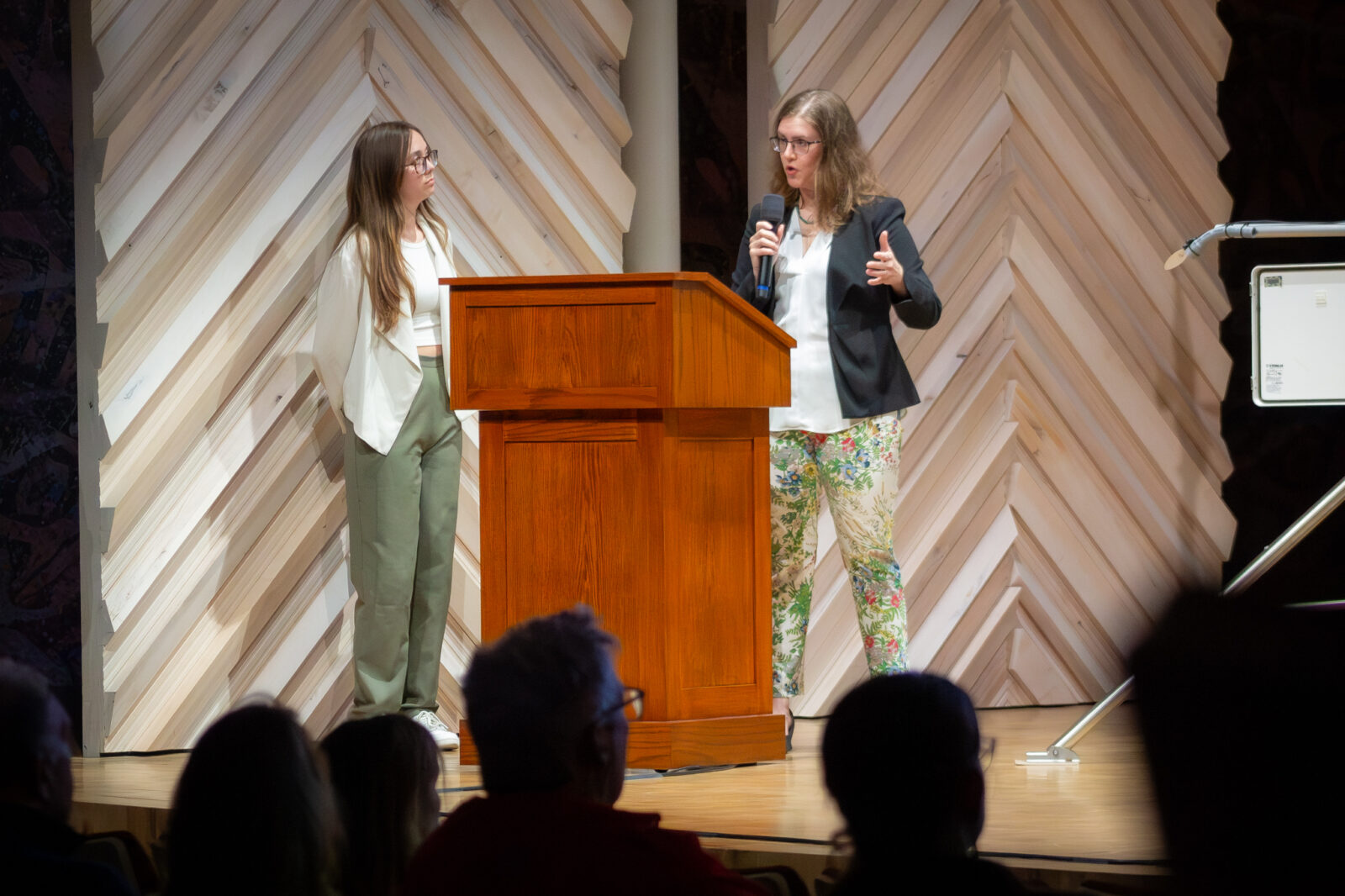 Molly McKellar (left) and Elizabeth Maroon (right) at this year’s “Earth Signals” event. (Photo by Ted Hyngstrom / Division of the Arts)