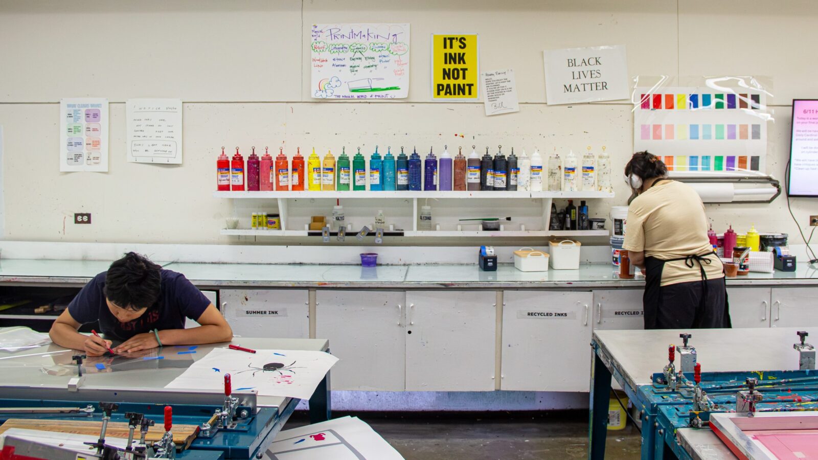 Students screen printing in the summer course. Photo by Ted Hyngstrom